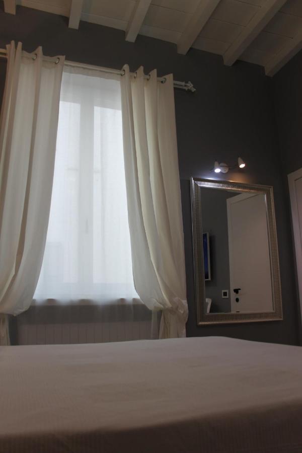 Jacuzzi Apartament By Parmacentro B&B Eksteriør bilde