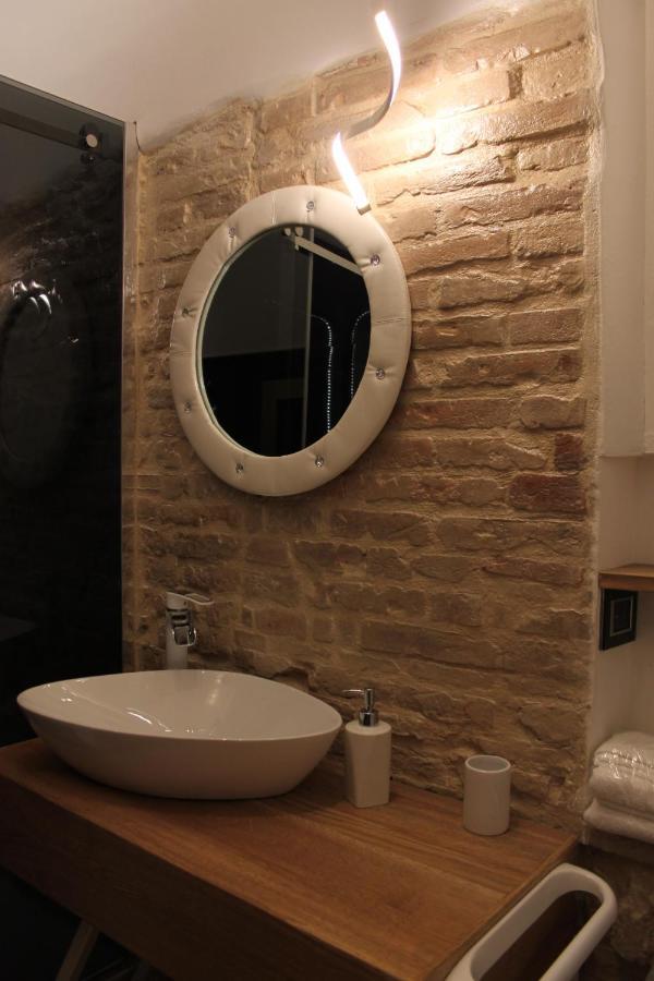 Jacuzzi Apartament By Parmacentro B&B Eksteriør bilde