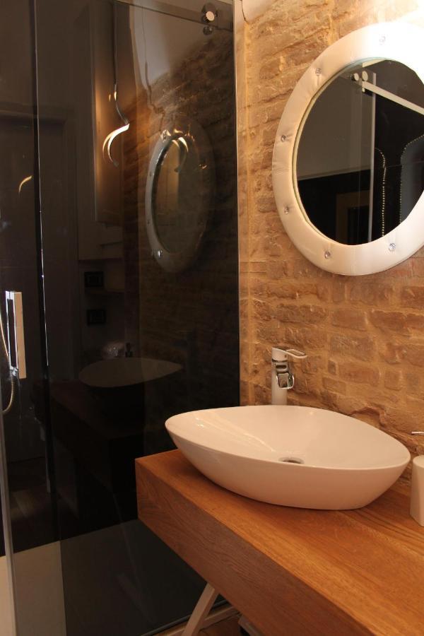 Jacuzzi Apartament By Parmacentro B&B Eksteriør bilde