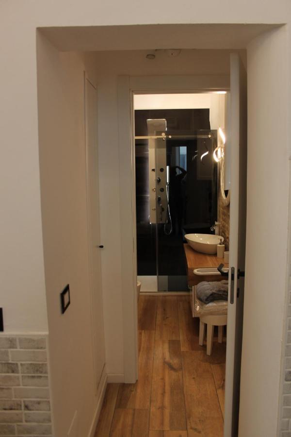 Jacuzzi Apartament By Parmacentro B&B Eksteriør bilde